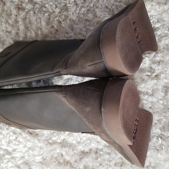 Ugg Brown Boots Size 6 - Picture 6 of 7